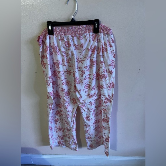 Gap lightweight floral pink Capri pants in size M wide legs - Picture 11 of 13